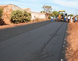 Imagem de Dom Miguel recebe primeiros metros de asfalto