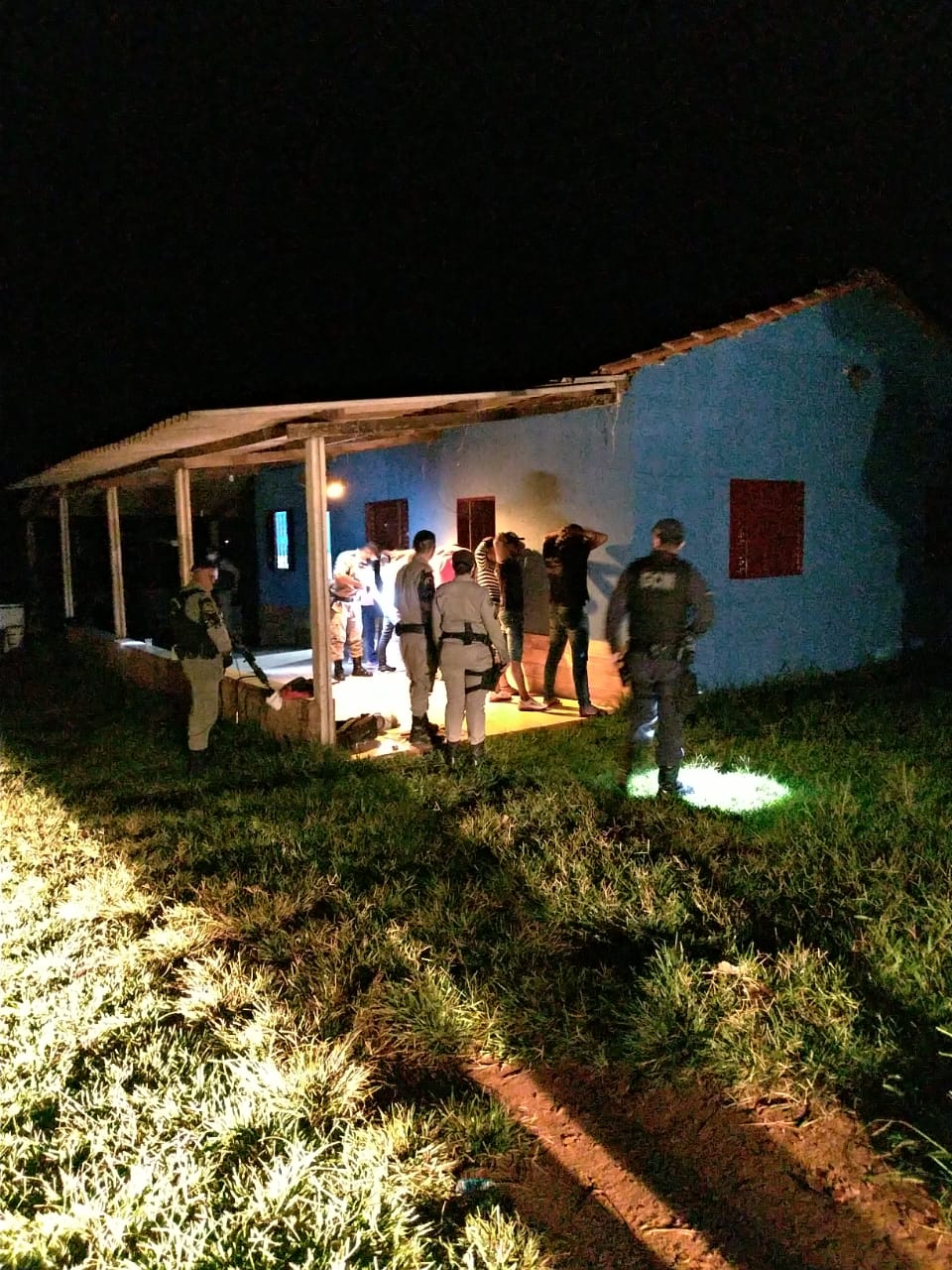 Imagem de Fiscalização interdita festas clandestinas em dois ranchos na madrugada