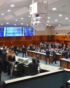 Imagem de Plenário aprova a PEC que permite a reeleição de presidente da Alego