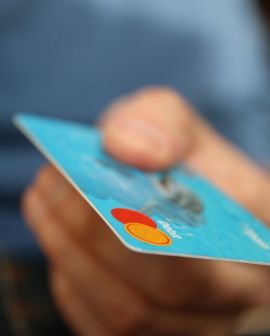 Imagem de Qual cartão de crédito aprova na hora?