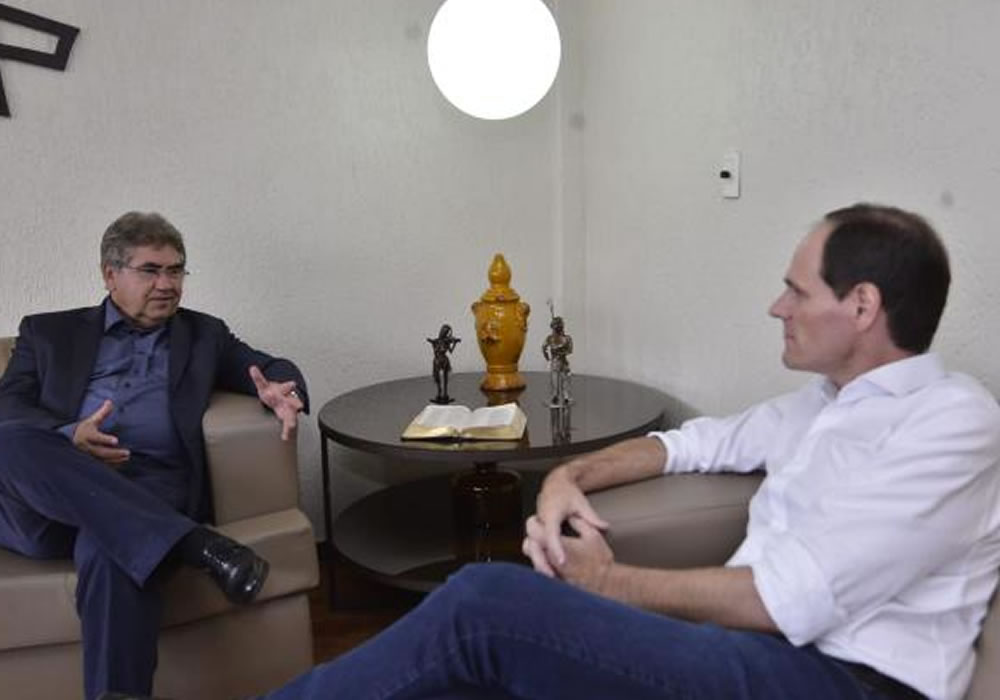 Imagem de Tatão visita presidente da Alego e conversa sobre demandas da UniRV