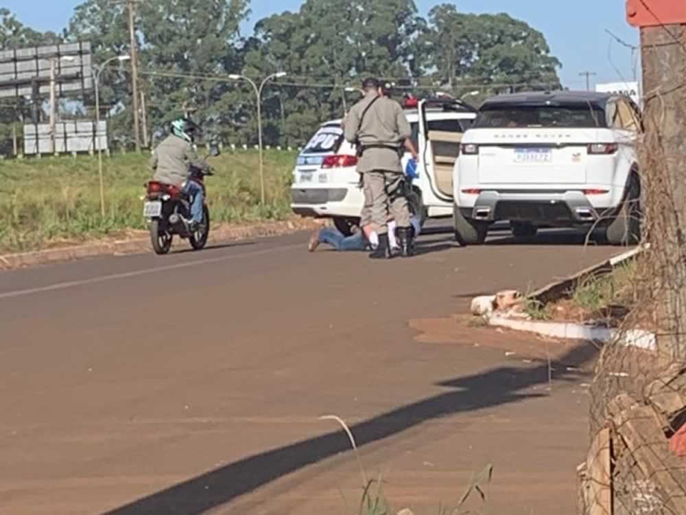 Imagem de Motorista em carro de luxo é preso dirigindo embriagado em Rio Verde