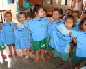 Imagem de Crianças da rede municipal de ensino recebem novos uniformes