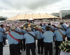 Imagem de Orquestra de Violeiros faz show para 15 mil pessoas