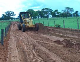 Imagem de Prefeitura trabalha em estradas rurais