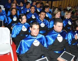 Imagem de Emoção na formatura dos alunos da FAR