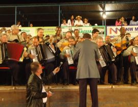 Imagem de Orquestra de Violeiros encanta Itarumã