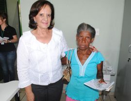 Imagem de Prefeitura entrega óculos para população carente