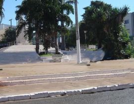 Imagem de Praça Cinco de Agosto recebe cuidados
