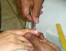 Imagem de Maioria das manicures não esterilizam alicates