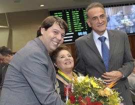 Imagem de Deputados estaduais homenageiam mulheres