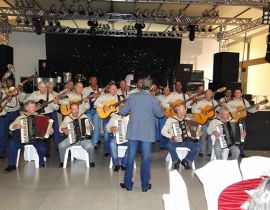 Imagem de Orquestra de Sanfoneiros e Violeiros bate recorde