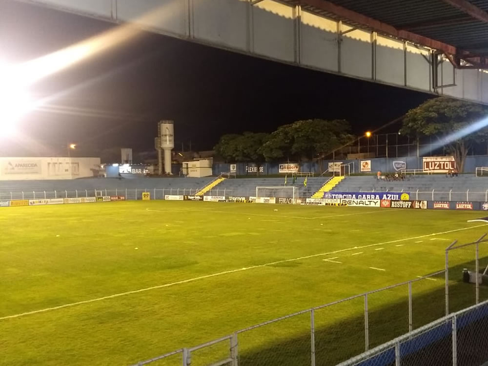 Imagem de Moisés marca e classifica a Aparecidense