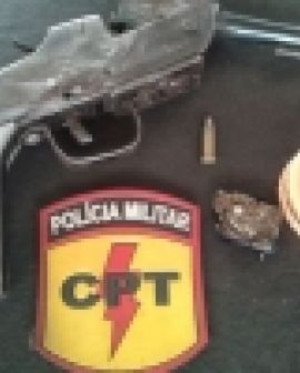Imagem de PM apreende menor com arma em escola e prende foragido