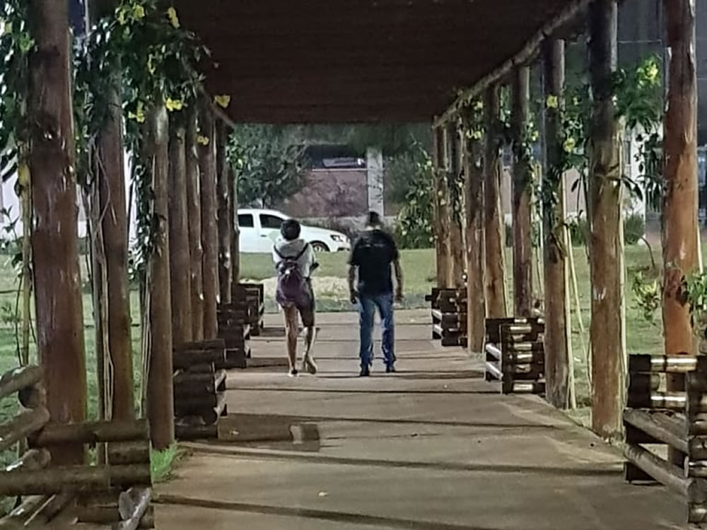 Imagem de Guardas civis resgatam jovem que fugiu de casa, em Rio Verde