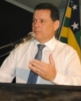Imagem de Marconi promete UEG em Rio Verde