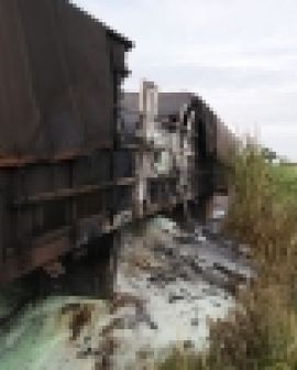 Imagem de Carreta pega fogo na BR-452