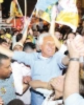 Imagem de Caiado faz discurso por conciliação