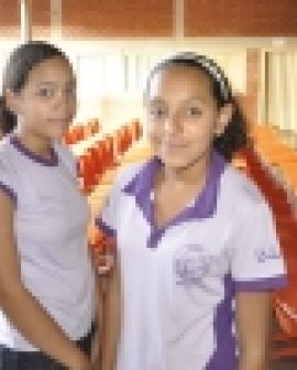 Imagem de Secretaria de Educação entrega carteiras novas