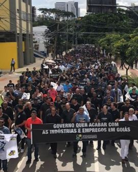 Imagem de Trabalhadores e empresários protestam contra Ronaldo Caiado