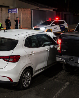 Imagem de Motorista é detido após bater em caminhonete estacionada e teste apontar embriaguez em Rio Verde