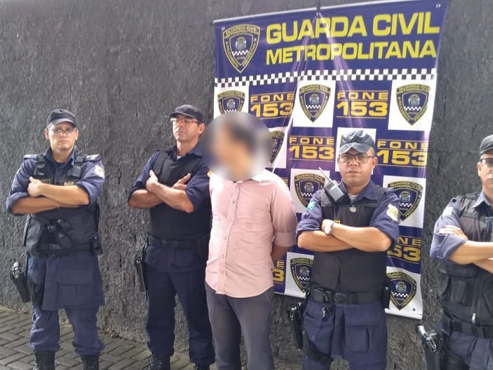 Imagem de Servidor de escola municipal mostrou órgão genital e vídeos pornográficos para alunos