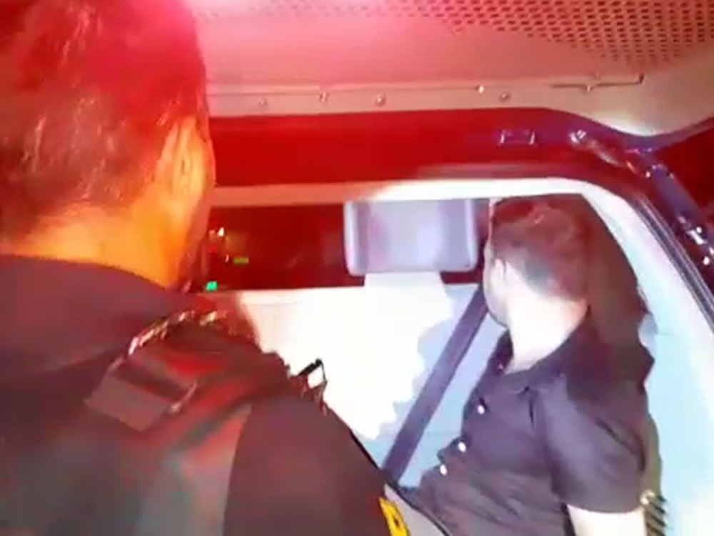 Imagem de Após perseguição, homem alcoolizado bate em viatura da Polícia Rodoviária