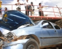 Imagem de Carro cai no Barrinha