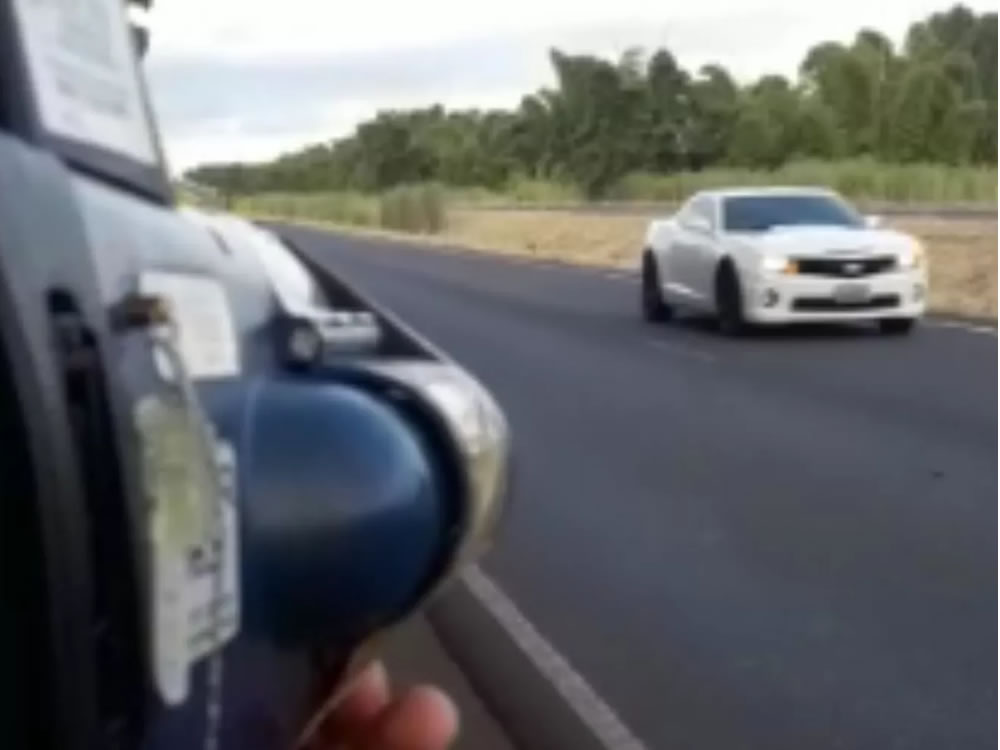 Imagem de Carro de luxo é flagrado a 202 km/h em rodovia na BR-060