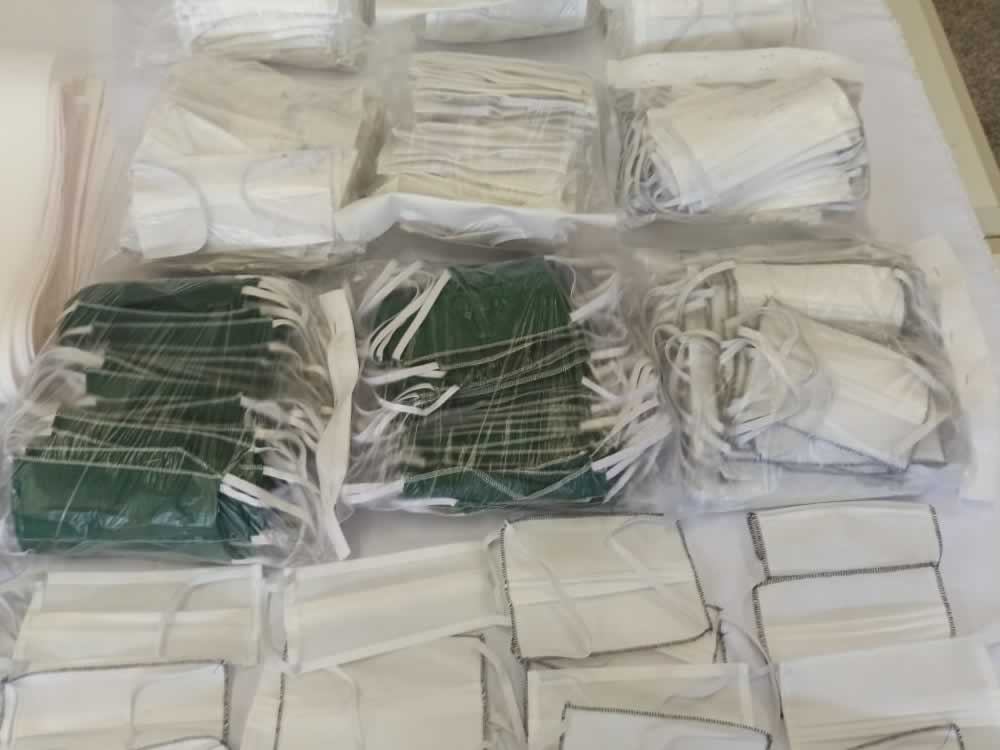 Imagem de Detentos produzem milhares de máscaras por dia