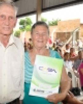 Imagem de Governo entrega escrituras e Cheques Reforma em Rio Verde