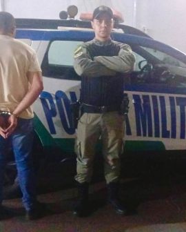 Imagem de Irmão é preso após mulher ser agredida com chutes e soco na boca durante discussão dentro de casa