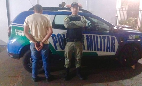 Imagem de Irmão é preso após mulher ser agredida com chutes e soco na boca durante discussão dentro de casa