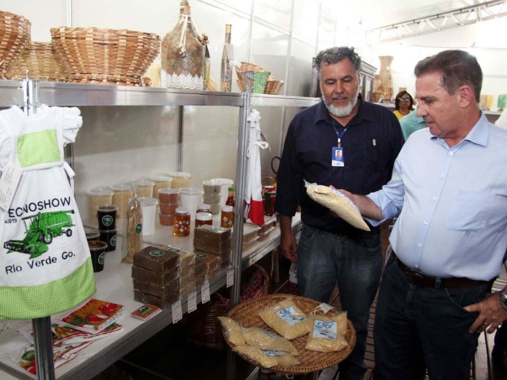 Imagem de Artesãos expõem em feira com apoio do Sebrae