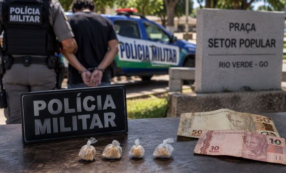 Imagem de Homem é detido com porções de crack em praça no Bairro Popular, em Rio Verde