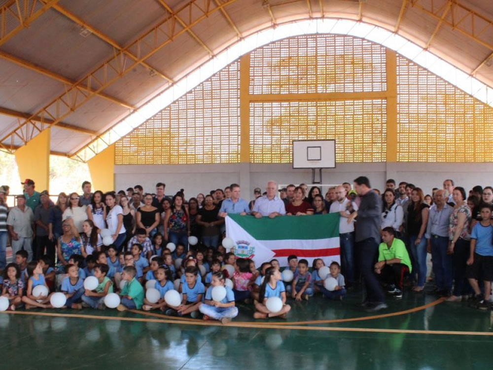 Imagem de Alunos da Zona Rural ganham quadra poliesportiva coberta