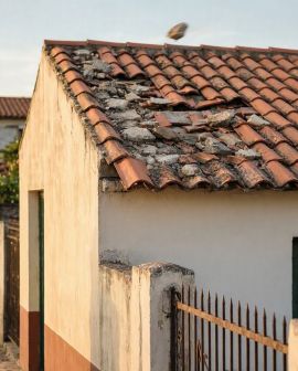 Imagem de Pedras arremessadas contra residência danificam telhado em Santo Antônio da Barra
