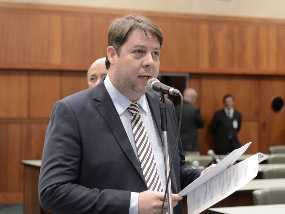 Imagem de Karlos Cabral reapresenta projeto para incluir pais de servidores no Ipasgo