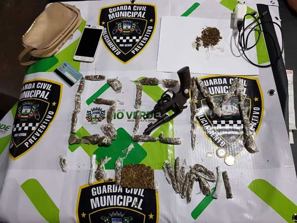 Imagem de Guarda Civil encontra drogas e arma em escola da Renovação