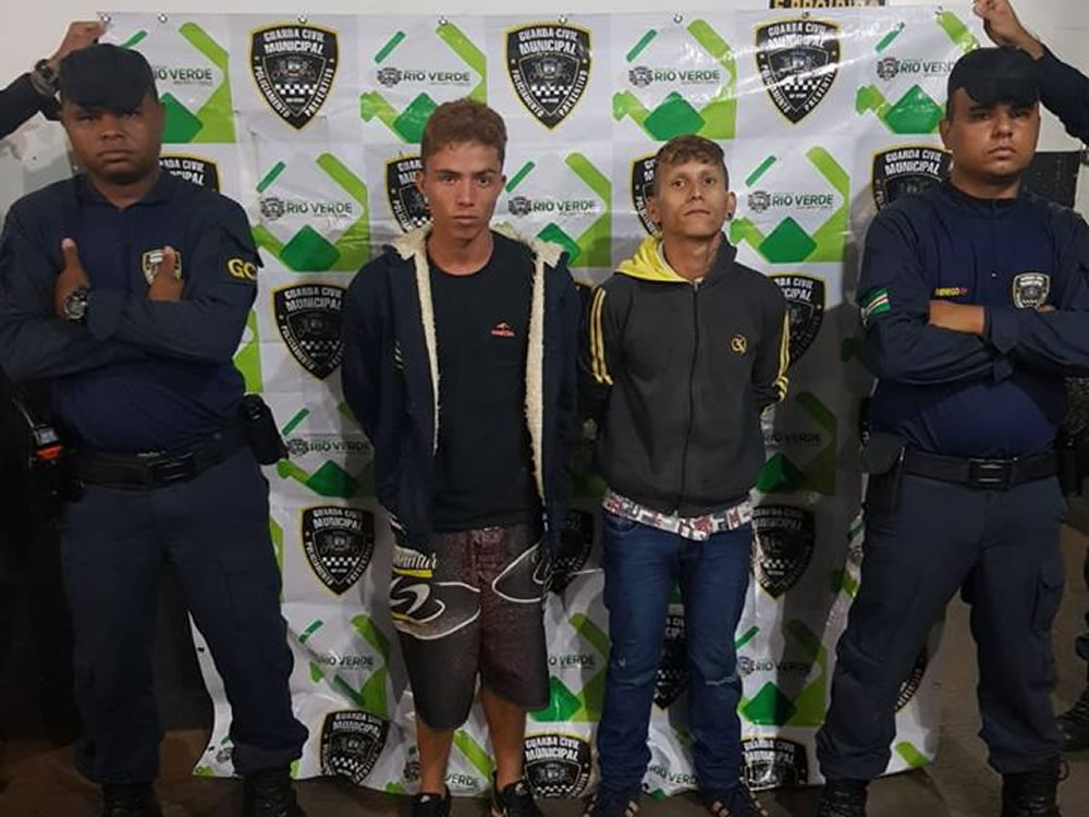 Imagem de Guarda Civil apreende dupla com arma e droga
