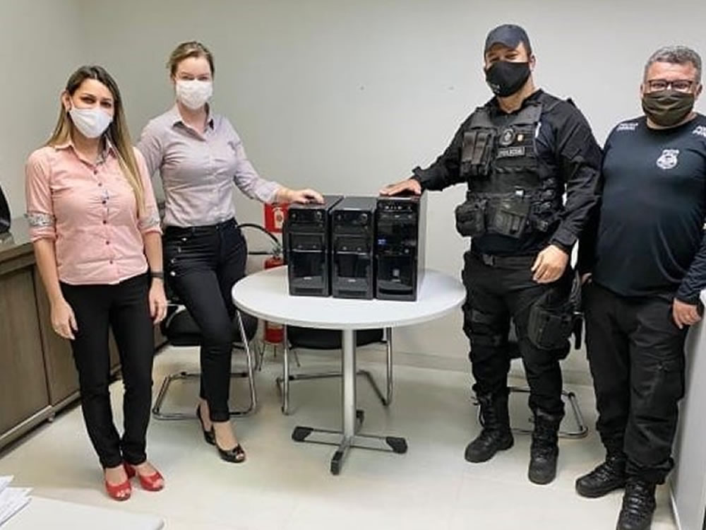 Imagem de Sicredi doa computadores para órgãos de segurança em Rio Verde