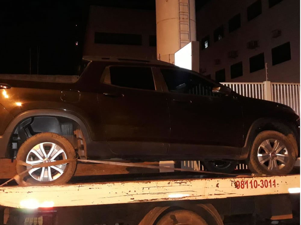 Imagem de Caminhonete recuperada pela PM, em Rio Verde