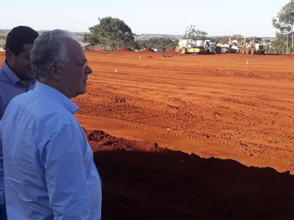 Imagem de Prefeito vistorias obras no Córrego do Sapo e Veneza