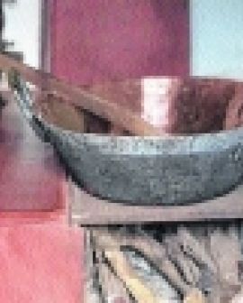 Imagem de O tacho de cobre e a colher de pau