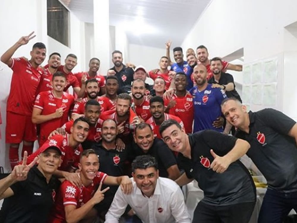 Imagem de Vila avança nos pênaltis