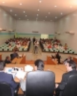 Imagem de Câmara sem 13º salário e com férias menores