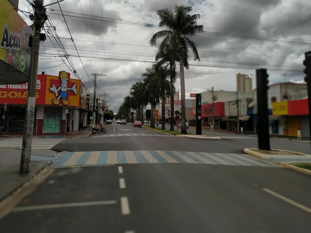 Imagem de Explosão de casos e alta taxa de ocupação de leitos ameaçam reabertura do comércio em Rio Verde