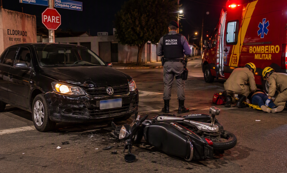 Imagem de Motorista avança parada obrigatória e provoca acidente no Bairro Eldorado