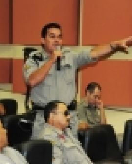 Imagem de Morto lutando contra bandidos