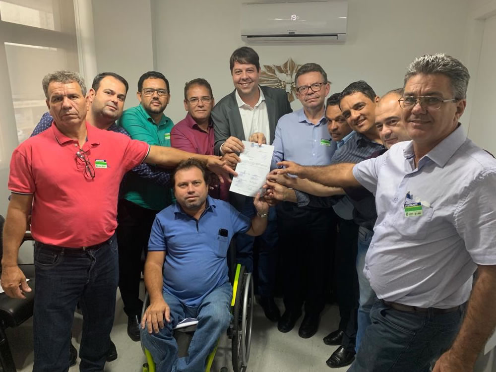 Imagem de Karlos Cabral recebe prefeito e vereadores de Paranaiguara